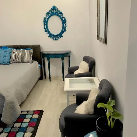 Emerald Studio Center City Apartment