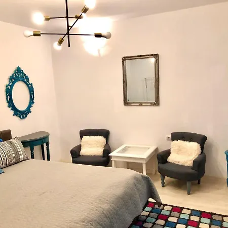 Emerald Studio Center City Apartment
