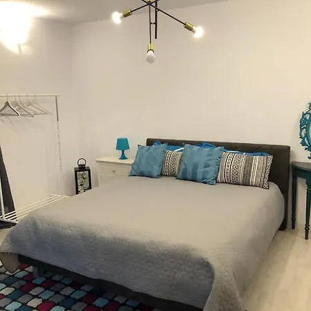 Emerald Studio Center City Apartment