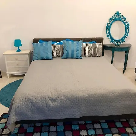 Emerald Studio Center City Apartment
